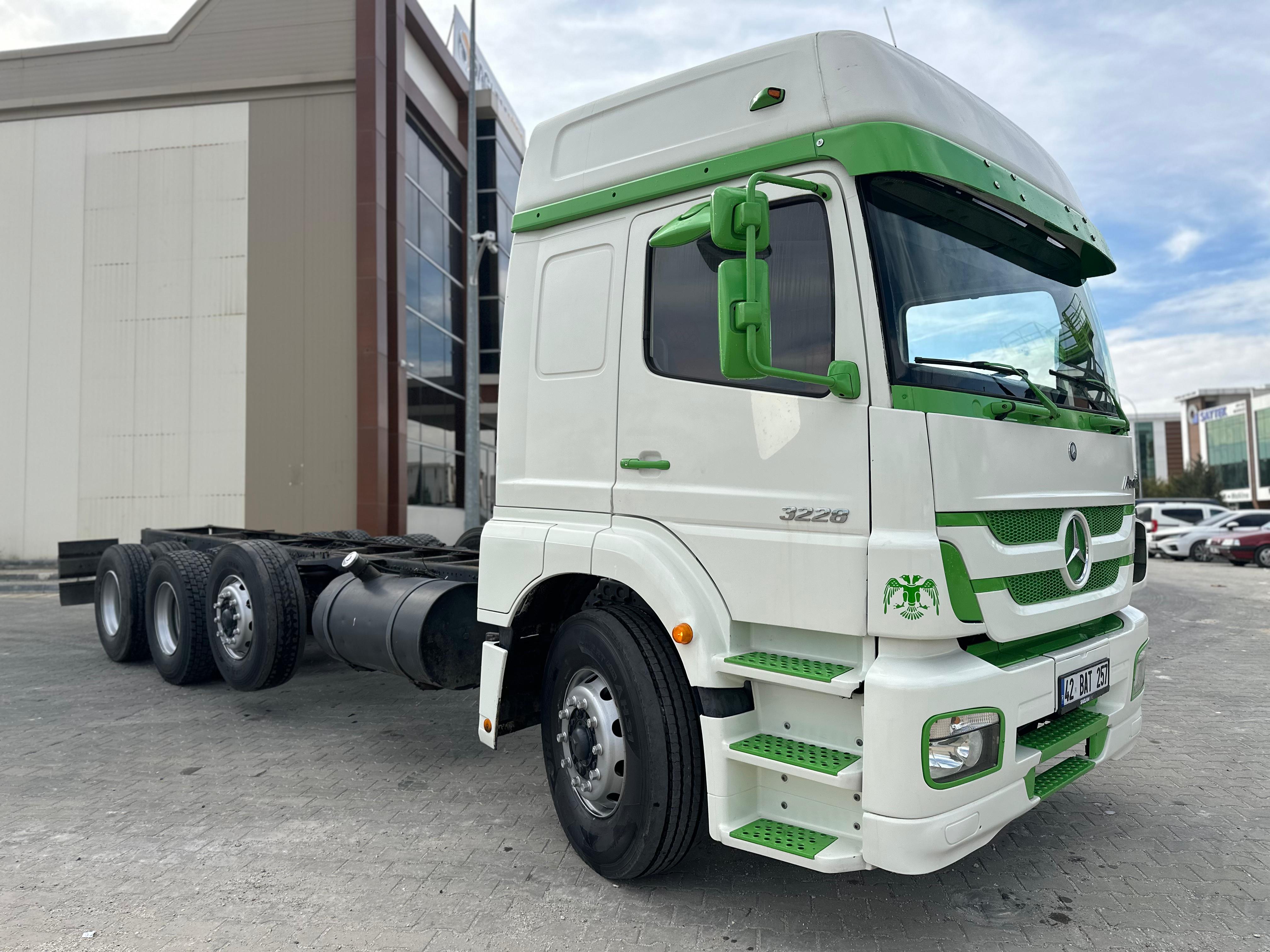 SAĞLAM VİNÇ GALERİDEN 2004 MODEL 3228 MERCEDES AXOR
